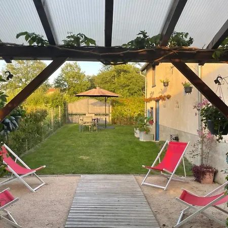 Avec Jardin Cloture, Cheminee Et Nombreux Equipements Pres Des Stations Thermales - Fr-1-489-159 Holiday home